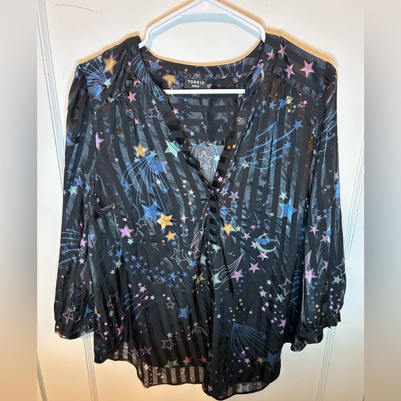 Torrid Harper satin pullover 3/4 sleeve blouse celestial whimsigoth. Size 00 M/L - Picture 3 of 7